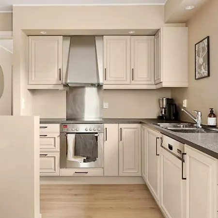 Dinbnb I Family-friendly By Sea Pool I 2 Floors & 2 Bathrooms * برغن